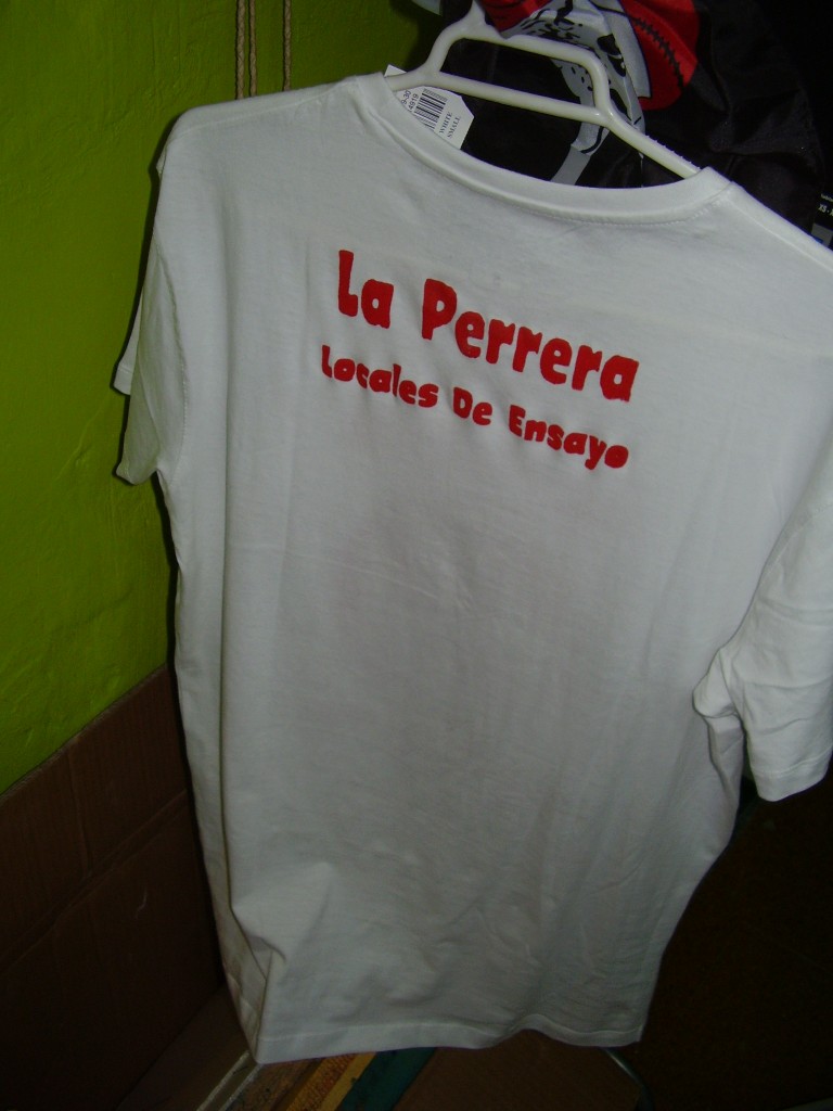 Camiseta blanca tinta roja back